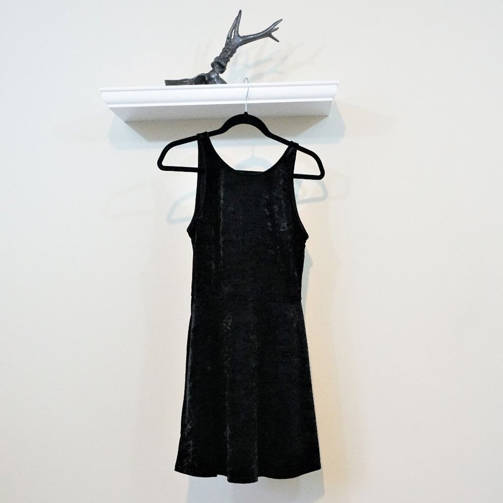 Divided Black Velvet Sleeveless Dress